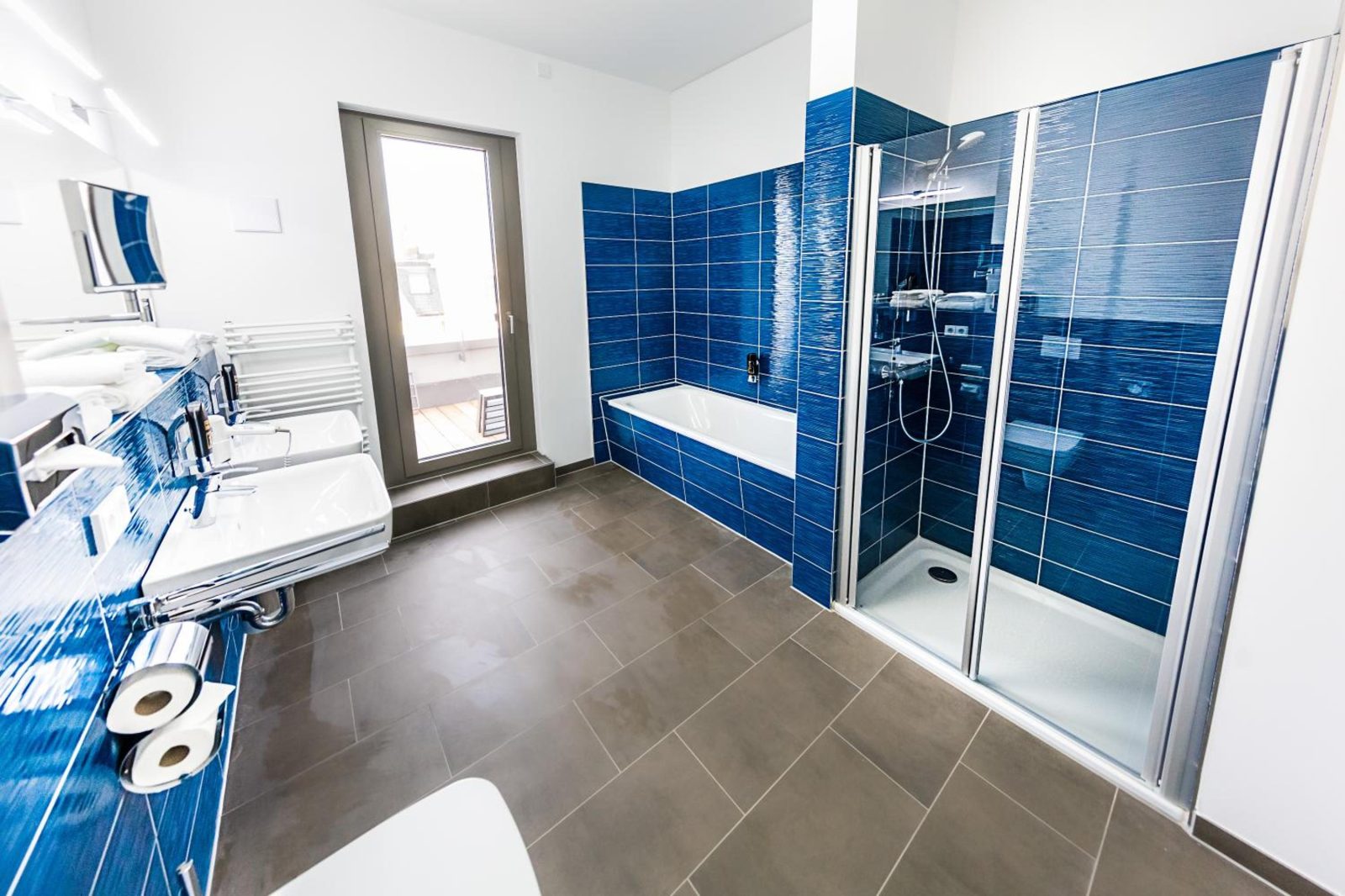 Best Western Plus Royal Suites — photo 6